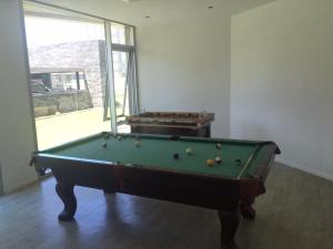 a green pool table in a room with a window at Apartamento Forest 2 in Punta del Este