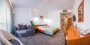 a hotel room with a bed and a desk at Hotel Varazdin in Varaždin