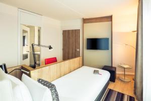 TV a/nebo společenská místnost v ubytování Mercure Hotel Nijmegen Centre