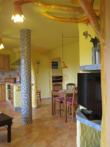 a kitchen and living room with a table and a tv at Försters Weinterrassen in Bad Neuenahr-Ahrweiler