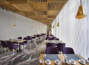 Um restaurante ou outro lugar para comer em Fer Hotel