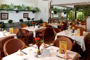 En restaurant eller et andet spisested på Playasol