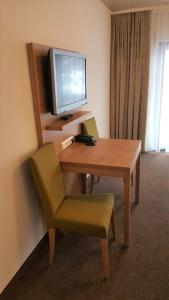 TV a/nebo společenská místnost v ubytování Hotel Schiff Nagold