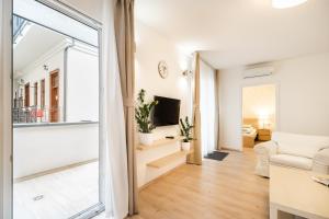 Gallery image of The Lion's Loft Apartment - 4BR & 3BA - Terrace - AC in Budapest