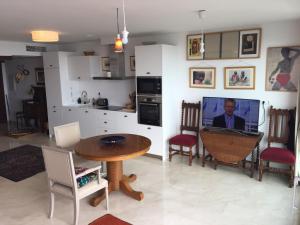 a kitchen with a table and a tv in a room at Vistas Increibles in Las Negras