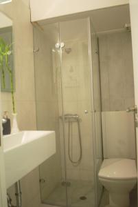 Kúpeľňa v ubytovaní Luxurious Loft with Garden + 24 fotografií