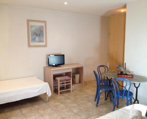 Postel nebo postele na pokoji v ubytování Hôtel De La Mer + 37 fotografií
