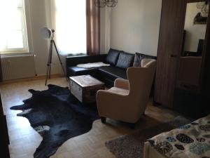 a living room with a couch and a chair at Ferienwohnung Hecht in Leipzig