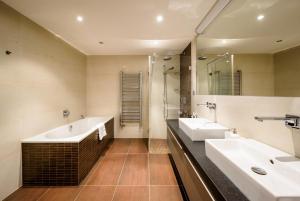 Ένα μπάνιο στο President APT by Prague Castle, VIEWS +24 φωτογραφίες