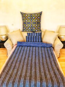 Lova arba lovos apgyvendinimo įstaigoje Chez Kari-top location in charming old town