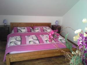 Łóżko lub łóżka w pokoju w obiekcie Vila Patricie