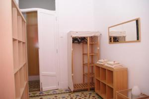 a room with a closet with shelves and a mirror at Carlos & Ana Amplio Apartamento 4 Habitaciones Centro Valencia in Valencia +38 photos