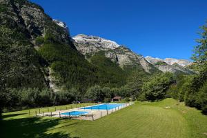 A piscina localizada em Camping Pineta ou nos arredores