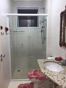 Kylpyhuone majoituspaikassa Apartamento cobertura Ubatuba