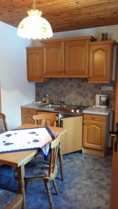 Kuchnia lub aneks kuchenny w obiekcie Pension - Bauernhof