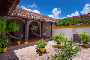 a courtyard of a house with potted plants at Legado de la Marquesa in Mompos