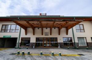 a large building with a large wooden roof at Hotel Diego de Almagro Puerto Montt in Puerto Montt