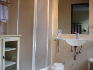 Hostal Ayestaran II tesisinde bir banyo