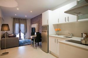 Kuchyň nebo kuchyňský kout v ubytování Aparthotel Rambla108