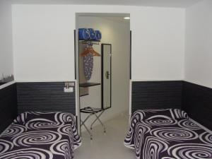 A bed or beds in a room at Hostal JQ Madrid 1