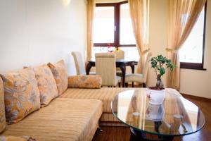 A seating area at Sea View Rental Front Beach