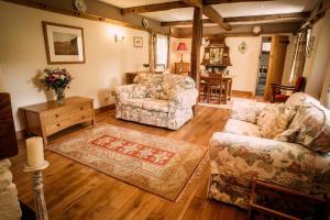 Gallery image of Charming Welsh Cottage in Johnston