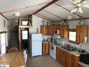 Gallery image of Top of the Hill RV Resort & Cabins in Waring