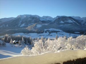 A general mountain view or a mountain view taken from Az apartmant
