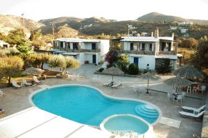 a view of a house with a swimming pool at Anemousa Studios in Otziás