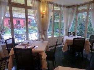 A restaurant or other place to eat at Valentino b&b