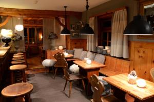 Posezení v ubytování Hôtel Le Grand Chalet Favre