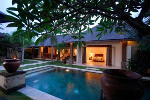 a swimming pool in the backyard of a house at Nomad Hub Canggu Bali in Canggu