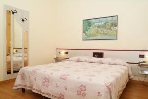 Postel nebo postele na pokoji v ubytování Hotel Maxim + 37 fotografií