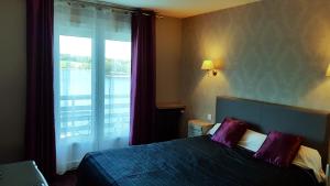 Postel nebo postele na pokoji v ubytování Hotel Restaurant La Caravelle + 28 fotografií