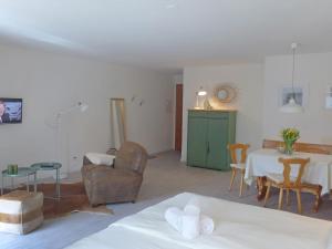 Posezení v ubytování Apartment Chesa Bursella 21 by Interhome