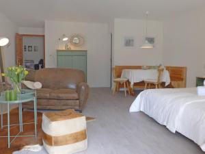 Postel nebo postele na pokoji v ubytování Apartment Chesa Bursella 21 by Interhome + 12 fotografií