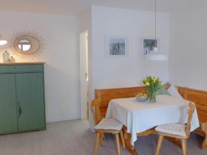 Fotografie z fotogalerie ubytování Apartment Chesa Bursella 21 by Interhome v destinaci Madulain