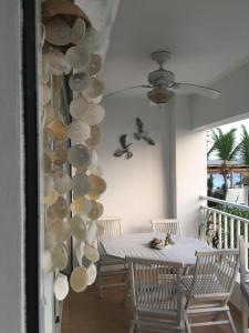 a room with a table and some shells on the wall at Apartamento Juan Dolio in Juan Dolio