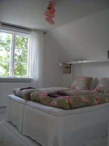 Säng eller sängar i ett rum på Casa Kruttornet & Villa Fiskarporten