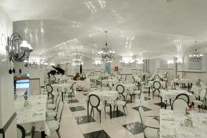 Restaurace v ubytování L' Araba Fenice Hotel & Resort