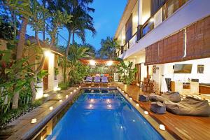 Villa Alleira Seminyak by Best Deals Asia Hospitality 내부 또는 인근 수영장
