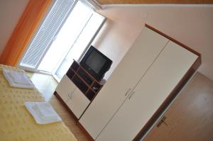 TV a/nebo společenská místnost v ubytování Apartments Zora