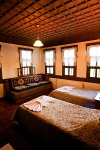 Ένα ή περισσότερα κρεβάτια σε δωμάτιο στο Cakiroglu Konak