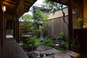 a garden in the side of a house at Guest House Bokuyado in Kyoto
