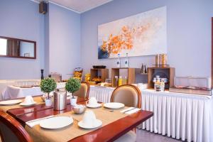 a dining room with a table and a radiator at Hotel Sagitta in Geneva