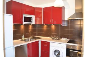 A kitchen or kitchenette at Aix Appartements