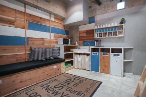 Kuchyň nebo kuchyňský kout v ubytování bnbplus Niigata Book Inn
