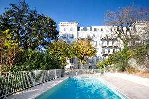 Piscina a Aix Appartements o a prop