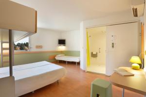 Postel nebo postele na pokoji v ubytování First Inn Hotel