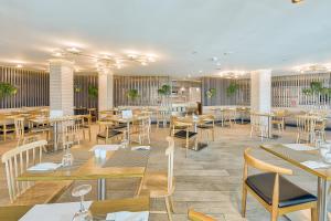Reštaurácia alebo iné gastronomické zariadenie v ubytovaní Hotel LIVVO Koala Garden